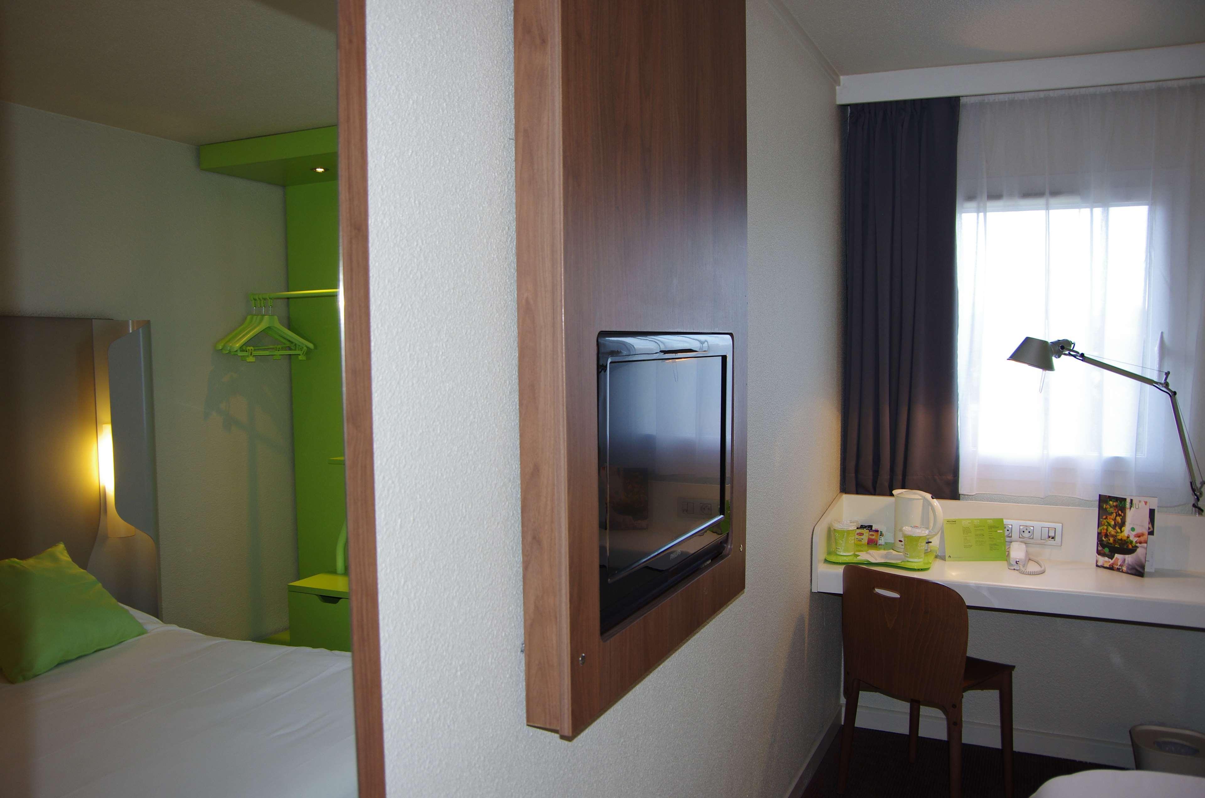 Hotel Campanile Lyon Ouest Tassin Exterior foto