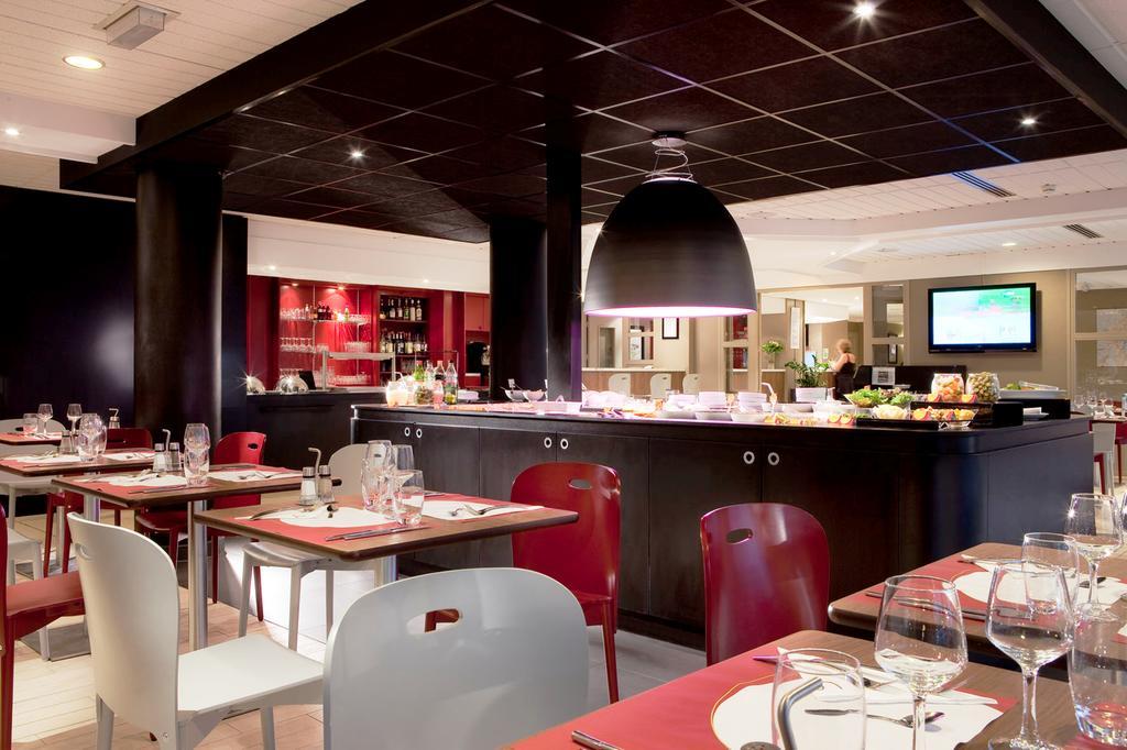 Hotel Campanile Lyon Ouest Tassin Restaurante foto