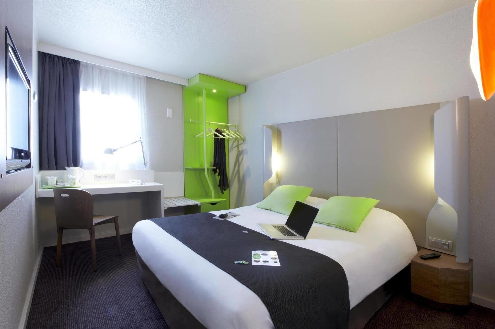 Hotel Campanile Lyon Ouest Tassin Exterior foto